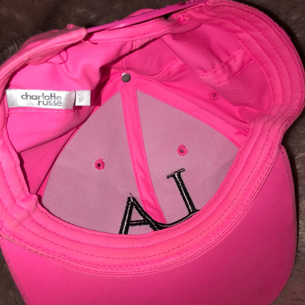 La Snapback - image 3